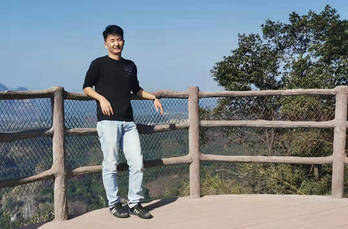 技術(shù)部小帥哥一枚