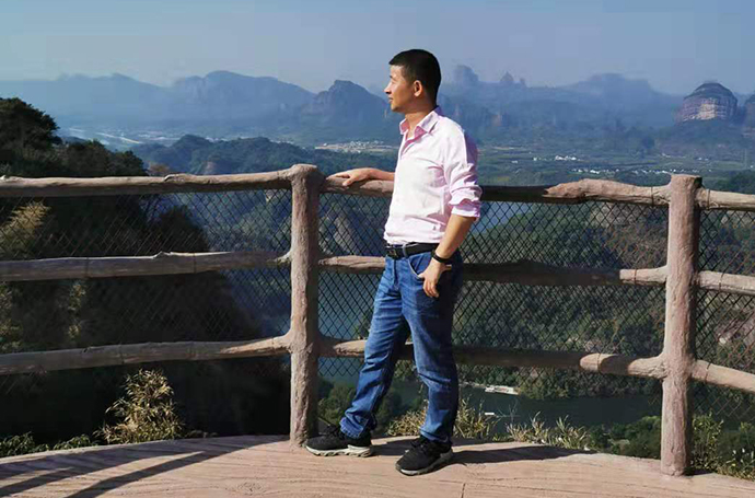 這是在看什么呢？