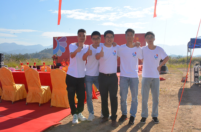 技術(shù)部的帥哥們